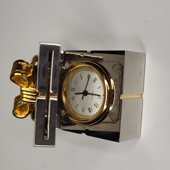 Present Box - Picture 1 of 8